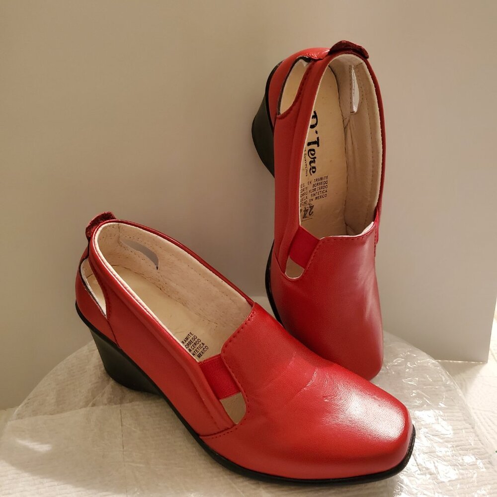 Red shoes square toe  100%  Leather Synthetic Insole Size US 7.5/EU 38. Stretch.